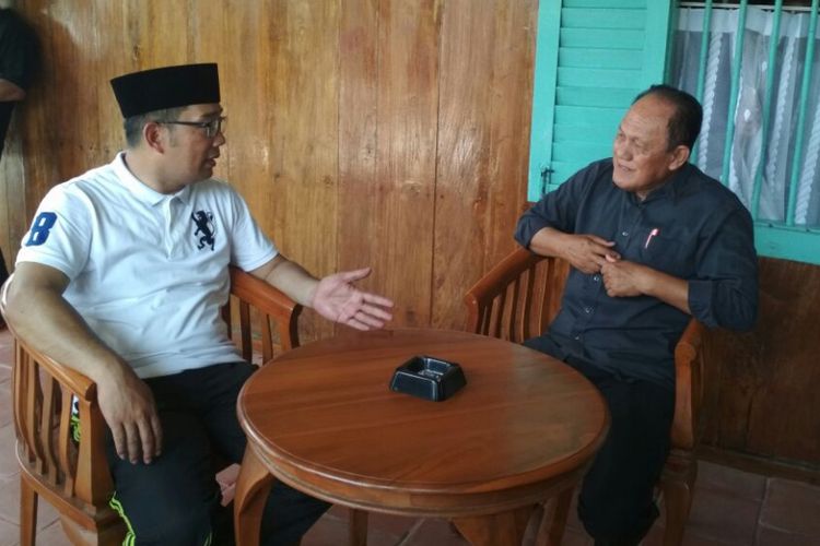 Ridwan Kamil saat berkunjung ke Rumah Singgah BUng Karno di Rengasdengklok, Karawang, Jawa Barat, Sabtu (11/11/2017)