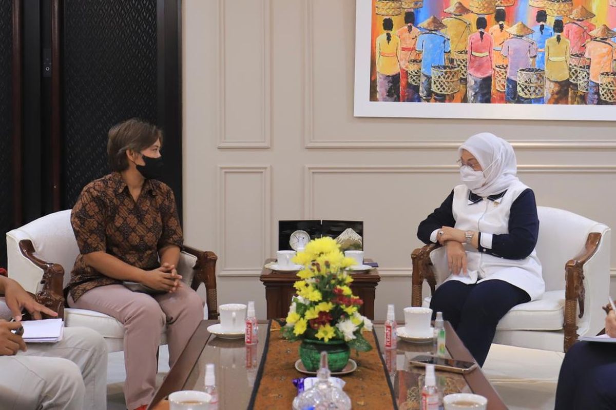  Ketua Umum KASBI Nining Elitos bertemu dengan Menteri Ketenagakerjaan (Menaker) Ida Fauziyah membahas keterlibatan pekerja d bawah umur di industri kelapa sawit, Jakarta, Senin (28/3/2022).