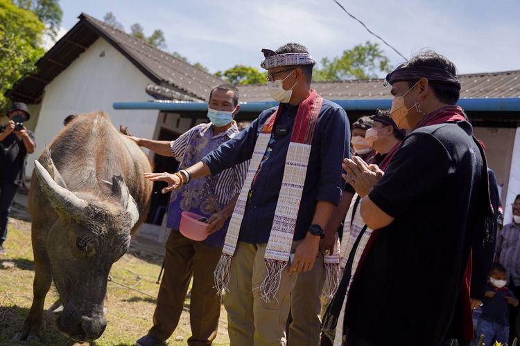 Menteri Pariwisata dan Ekonomi Kreatif saat mengunjungi Desa Wisata Huta Tinggi, Samosir, Sumatera Barat DOK. Kementerian Pariwisata dan Ekonomi Kreatif