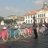 Naik Sepeda Ontel di Kota Tua Jakarta, Bayar Pakai Uang Non-Tunai
