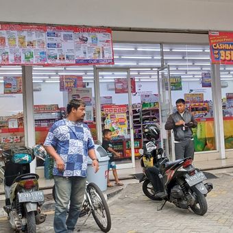 Alfamidi Salihara di Jalan Salihara, Jatipadang, Pasar Minggu, Jakarta Selatan, Selasa (14/5/2024).