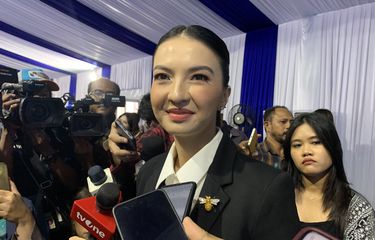 Aktris Raline Shah saat ditemui usai pelantikannya sebagai Staf Khusus Menteri Bidang Kemitraan Global dan Edukasi Digital di Kementerian Komunikasi dan Digital (Komdigi), di Kantor Komdigi, Jakarta Pusat, Senin (13/1/2025).
