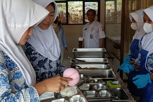 Kepala Sekolah di Batang Minta MBG Prasmanan Dilanjutkan: Lebih Segar Dibanding Ompreng
