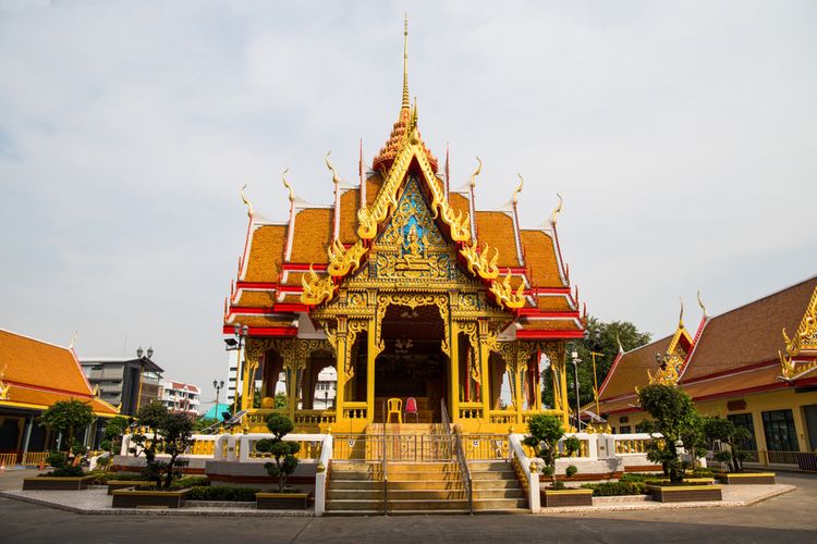 Ilustrasi Wat Mahabut atau Mae Nak Shrine (Kuil Mae Nak) di Bangkok, Thailand.