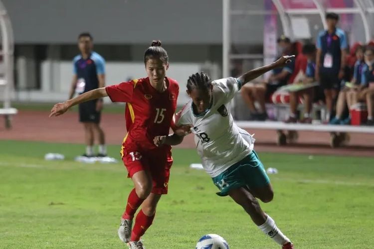 Pemain timnas putri Indonesia, Marsela Awi, saat menghadapi Vietnam pada lanjutan Piala AFF Wanita U18 2022 di Stadion Gelora Jakabaring, Palembang, Selasa (26/7/2022) malam WIB.