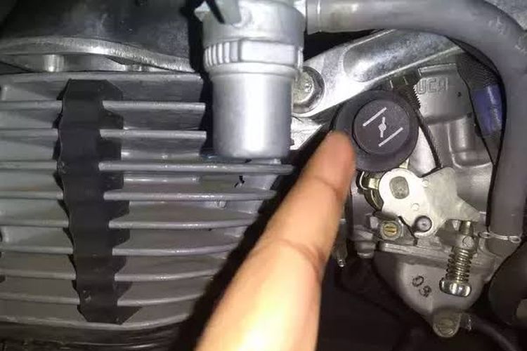 Fungsi tuas choke pada motor yang masih menggunakan karburator