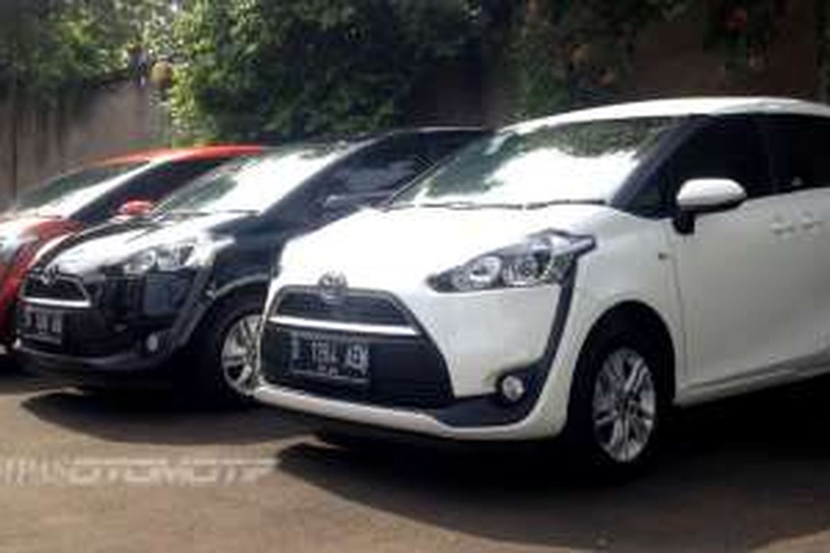 Toyota Sienta 2016. 