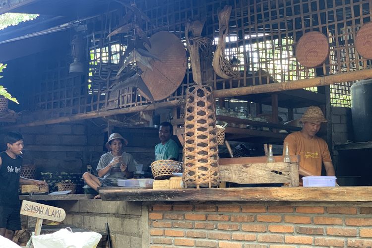 Area depan Dapur Bali Mula.
