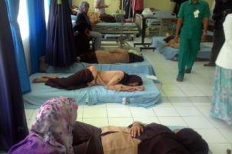 Sejumlah siswa SMA Modal Bangsa Lhokseumawe dirawat di Rumah Sakit PT Arun akibat keracunan. 