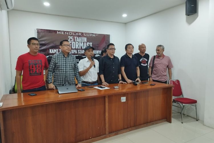 Jumpa pers acara Menolak Lupa 25 Tahun Reformasi di Graha Pena 98, Jalan HOS Tjokroaminoto No 115, Menteng, Jakarta Pusat, Kamis (4/5/2023). (KOMPAS.com/XENA OLIVIA)