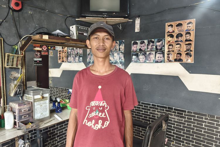 Tukang Cukur di Bogor yang Viral Diintimidasi Pasang Bendera Sempat Ketakutan, Tak Bisa Tidur
