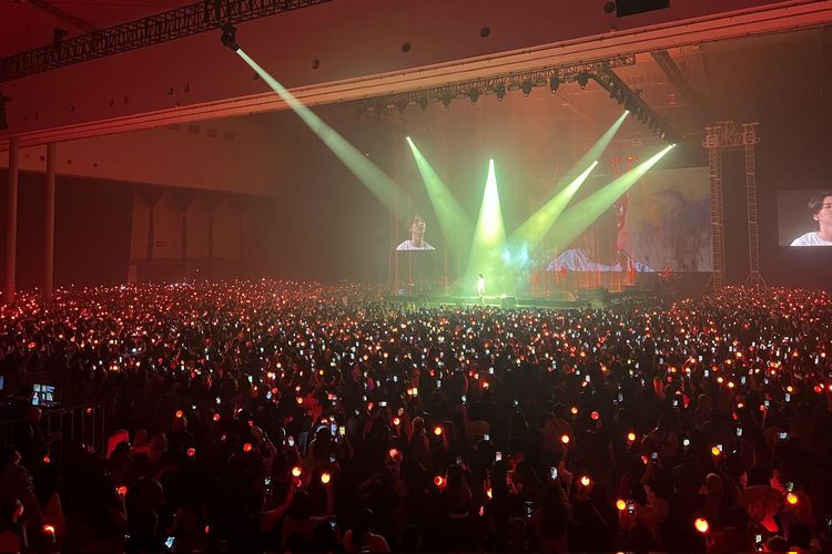 Suasana konser Suga BTS, Agust D Tour Day 1, di Indonesia Convention Exhibiton (ICE) BSD, Tangerang, Jumat (26/5/2023).