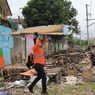 Bongkar Seratusan Bangunan Liar di Pinggir Rel, KAI: Bahayakan Perjalanan Kereta