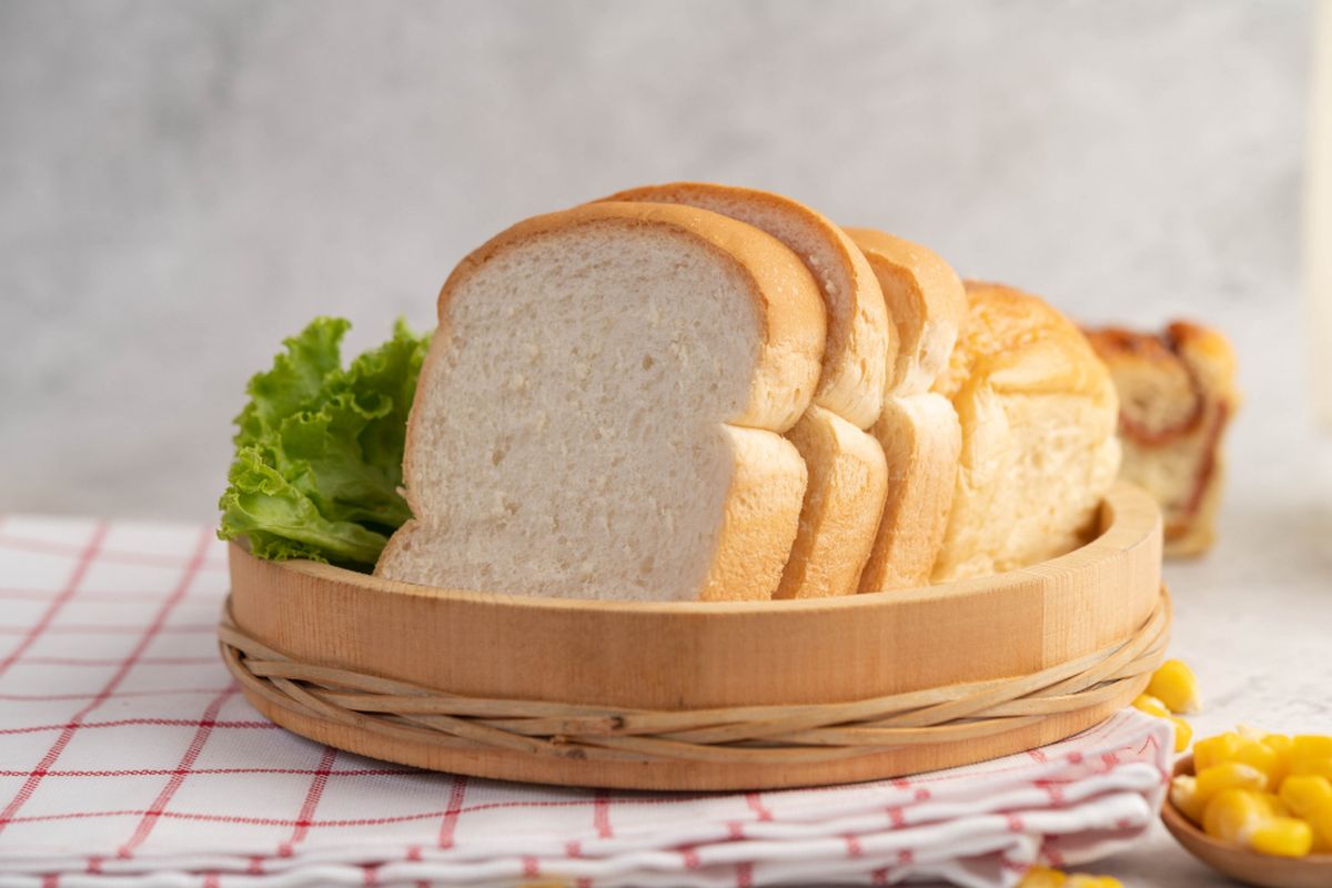 Roti putih, salah satu makanan rendah serat