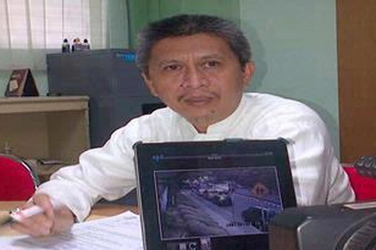 Ketua Komite SMA 70 Ricky Agustiady mengatakan, sekolah justru sudah melakukan pengawasan, salah satunya melalui media CCTV berjaringan internet sehingga keadaan sekolah dapat dipantau dari kejauhan.