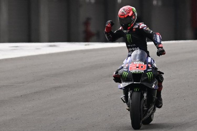 Pebalap Monster Energy Yamaha, Fabio Quartararo, setelah melewati garis finis balapan MotoGP Portugal 2022 yang dihelat di Sirkuit Algarve pada Minggu (24/4/2022) malam WIB.