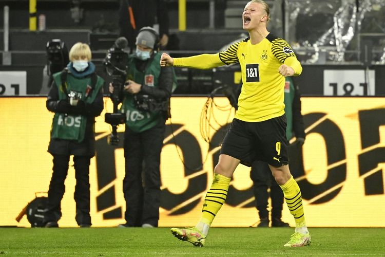 Penyerang Borussia Dortmund, Erling Haaland, mencetak gol pada laga Bundesliga kontra Freiburg, Sabtu (15/1/2022) dini hari WIB.