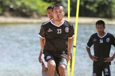 Tingkatkan Fisik, Pemain Arema FC Latihan di Pantai Balekambang