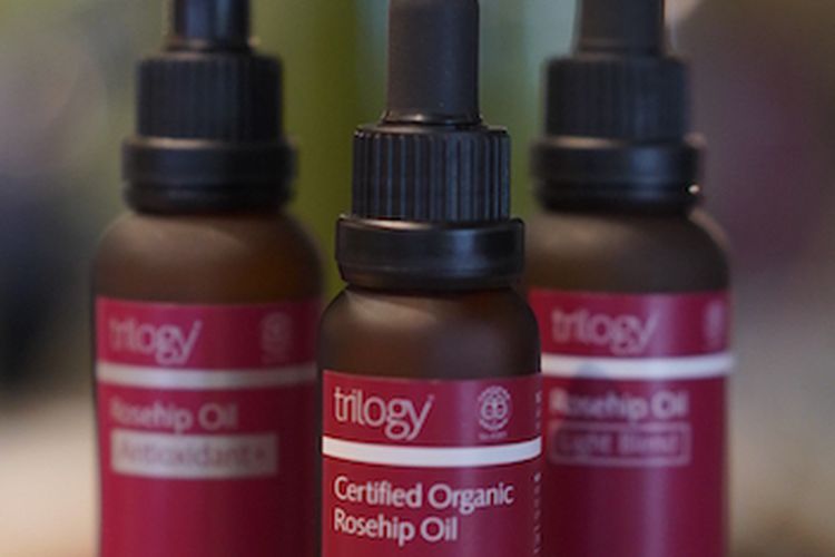 Face oil dari Trilogy.