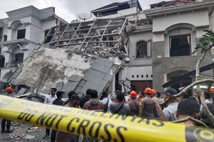 Empat Orang Masih Terjebak di Rumah Mewah yang Hancur akibat Ledakan di Medan
