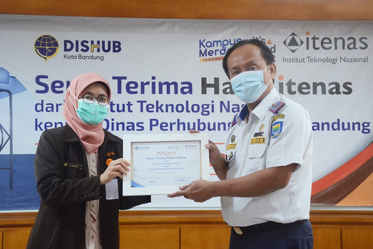Acara serah terima Halte Itenas kepada Dinas Perhubungan (Dishub) Kota Bandung 