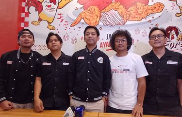 Band D'MASIV diwawancarai saat jumpa pers menuju Musexpo 2025, di Petukangan Utara, Jakarta Selatan, Senin (10/3/2025).