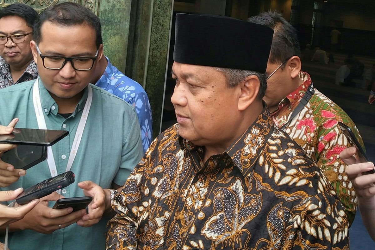 Gubernur BI, Perry Warjiyo menjelaskan kepada media terkait perkembangan moneter, di Kompleks BI, Jakarta, Jumat (3/1/2020).