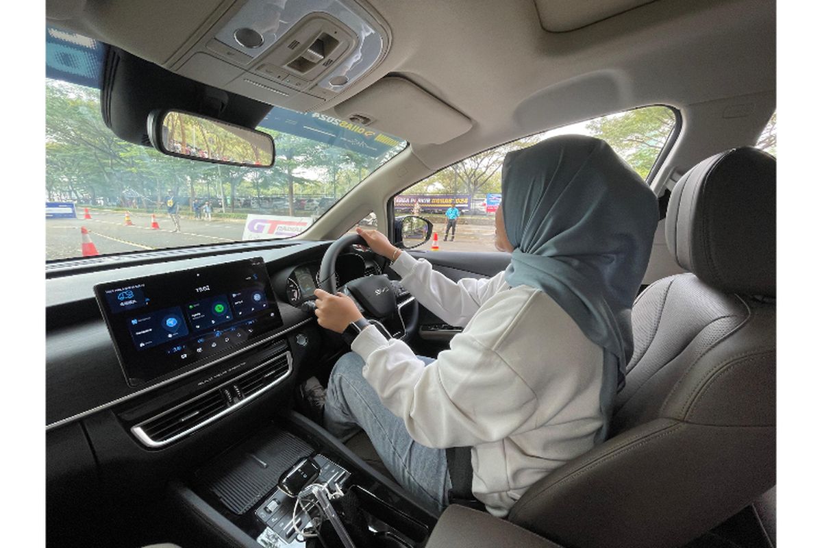 Test drive BYD M6.