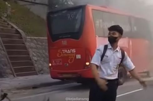 Viral Video Siswa SMA Semarang Atur Lalu Lintas Saat BRT Kebakaran, Disdik Ingin Beri Apresiasi