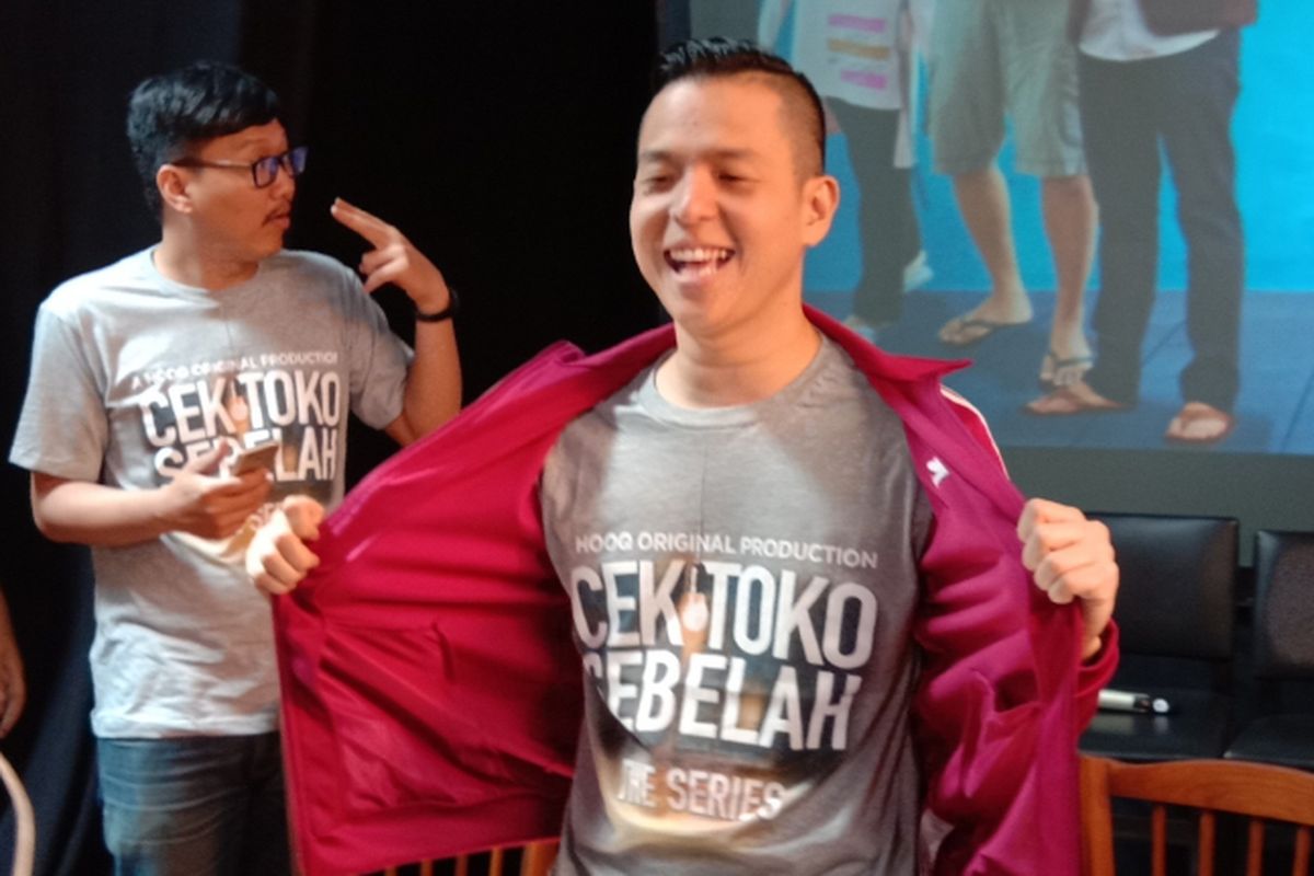 Ernest Prakasa menghadiri peluncuran Cek Toko Sebelah The Series di Bluegrass, Kuningan, Jakarta Selatan, Selasa (18/12/2018).