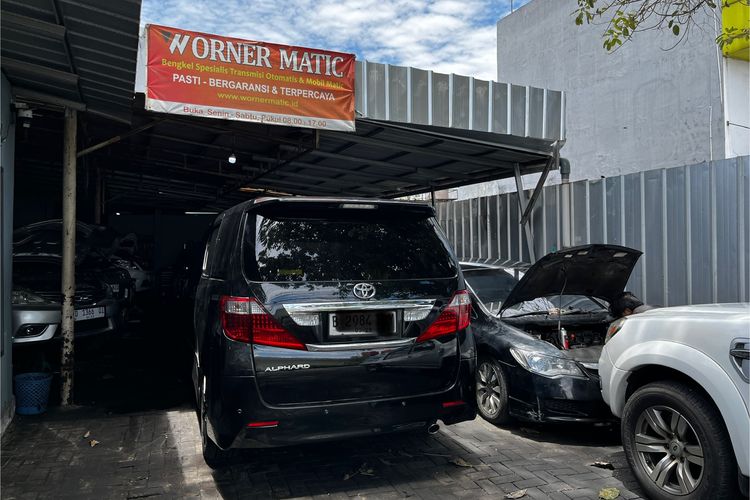 Bengkel spesialis mobil matik Worner Matic.