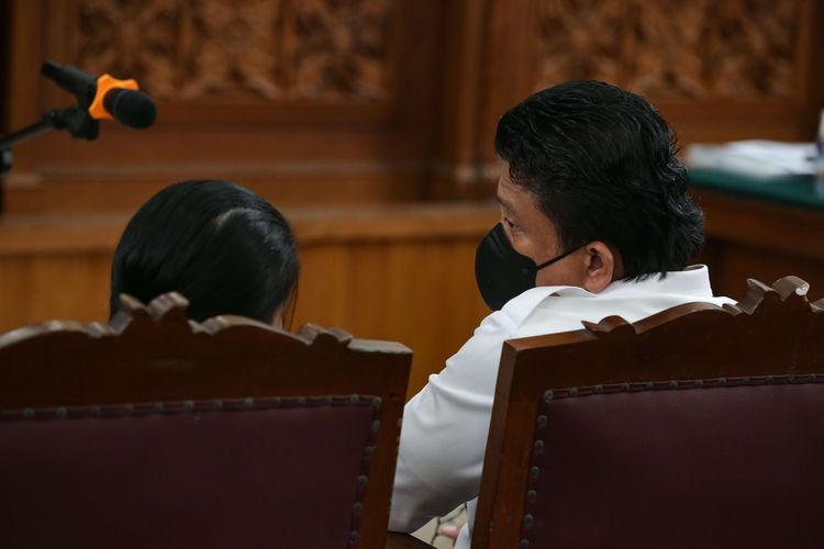Terdakwa kasus pembunuhan berencana terhadap Nofriansyah Yosua Hutabarat atau Brigadir J, Ferdy Sambo dan Putri Candrawathi menjalani sidang di Pengadilan Negeri Jakarta Selatan, Selasa (6/12/2022). Jaksa Penuntut Umum (JPU) menghadirkan 11 orang saksi.