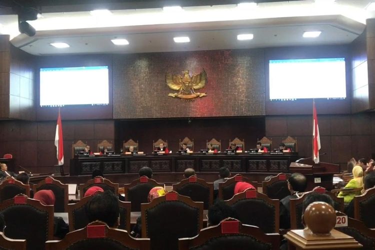 Sidang pembacaan putusan uji materil dan formil UU KPK hasil revisi di Gedung MK, Jakarta Pusat, Kamis (28/11/2019).