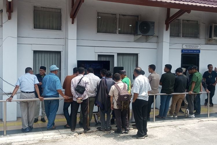 Sidang Eksepsi Gubernur Nonaktif Riau Abdul Wahid, Pendukung Padati PN Pekanbaru