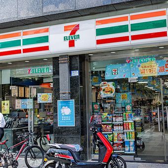 Ilustrasi gerai 7-Eleven.