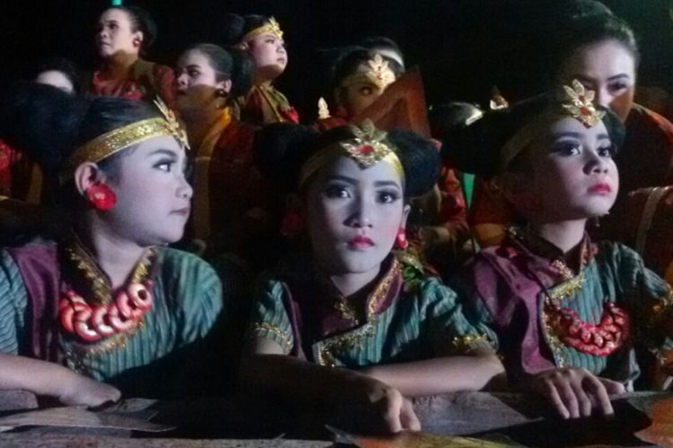 Banyak anak usia kanak-kanak hingga SMA terlibat dalam pertunjukan seni Gejok Lesung di Festival Padhang Bulan 2019 yang berlangsung di Alun-alun Wates, Kulon Progo, Daerah Istimewa Yogyakarta. Kesenian tradisio al terus mengakar di kalangan pelajar Kulon Progo.