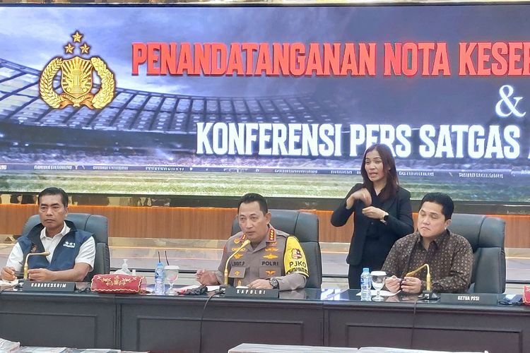 Kapolri Jenderal Listyo Sigit Prabowo dalam konferensi pers pengungkapan kasus pengaturan skor atau match fixing Liga 2 di Mabes Polri, Jakarta, Rabu (13/12/2023).