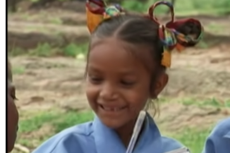 Tangkapan layar sosok Pinki Sonkar dalam film dokumenter Smile Pink pada 2008. Film ini memenangkan kategori dokumenter terbaik di Oscar 2009.