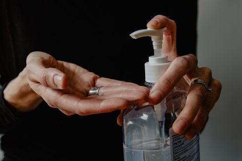 Penggunaan Hand Sanitizer Bisa Merusak Cincin? Ini Penjelasannya