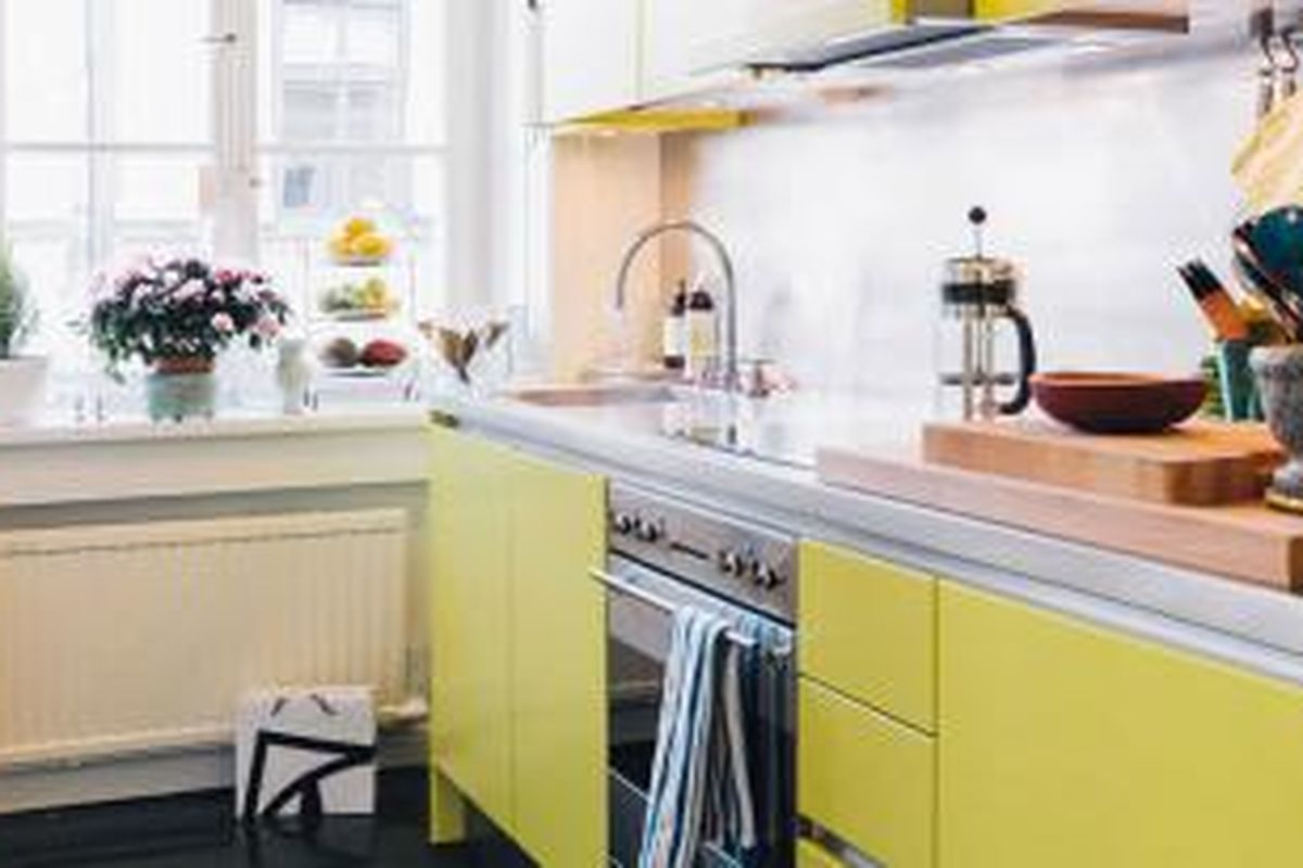 Dapur berukuran relatif kecil bukan masalah. Dapur bisa efektif bila penggunanya tahu cara memanfaatkan ruang yang terbatas tersebut.
