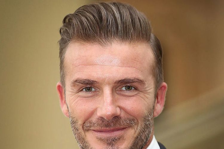 Model rambut pria ala David Beckham short pompadour