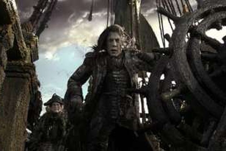 Penampakan perdana Captain Salazar dalam 'Pirates of the Caribbean: Dead Men Tell No Tales'.