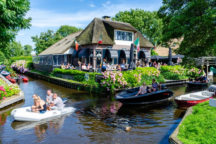 Giethoorn, desa di Belanda yang tak punya jalan raya
