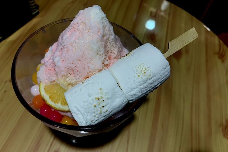 Es Serut Jepang Rasa Sirup Jadul di Surabaya, Ada Marshmallow Bakar hingga Bubble Warna-warni