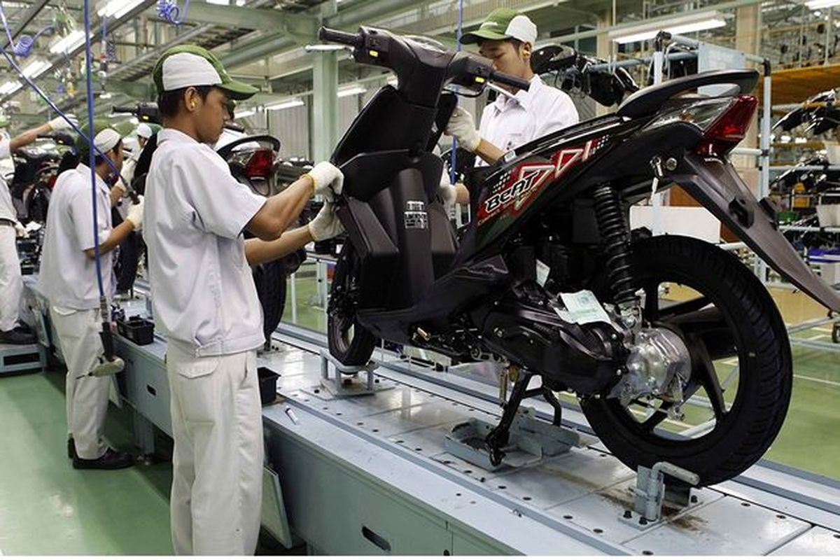 Honda BeAT generasi pertama dengan sistem pengabutan karburator.