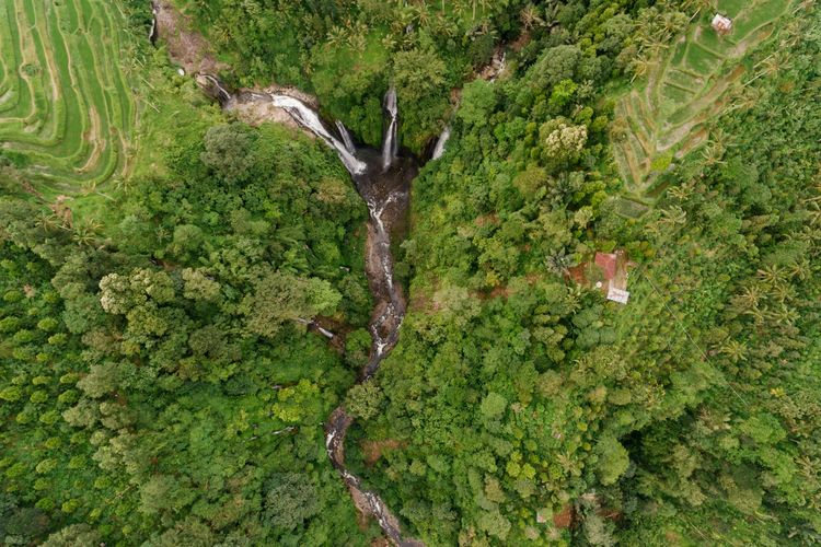 Tumpang tindih status desa dan kawasan hutan disebut perparah kemiskinan. Reforma agraria dinilai harus memulihkan hak warga dan layanan dasar.