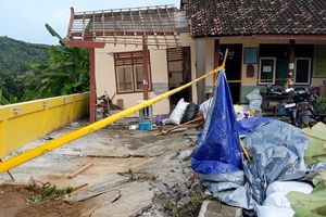 Gedung Retak dan Nyaris Runtuh, SDN Kokap Kulon Progo Tetap Gelar Sekolah di Tenda Darurat