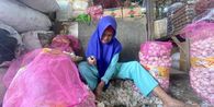 Beda Fakta Pidato Prabowo soal Upah Kupas Bawang Rp 700.000, Buruh Sukabumi Senyum Heran