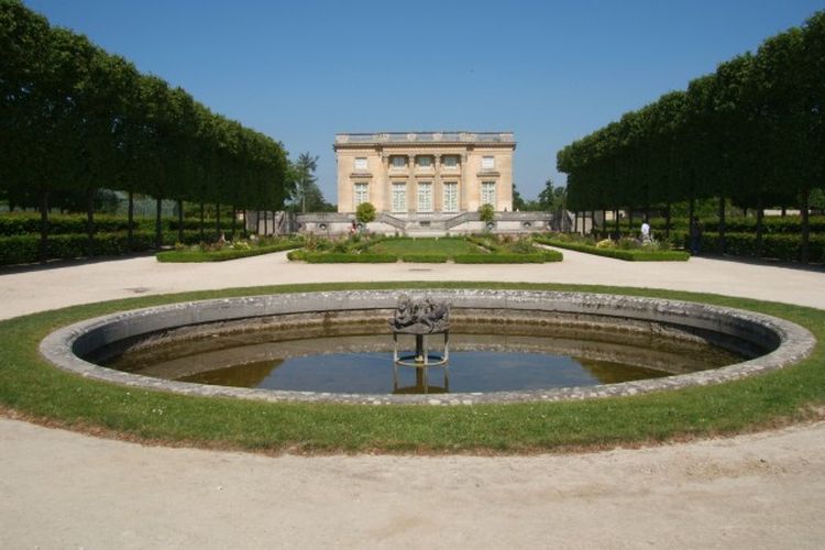 Petit Trianon, Prancis salah satu bangunan sebagai lambang cinta. 