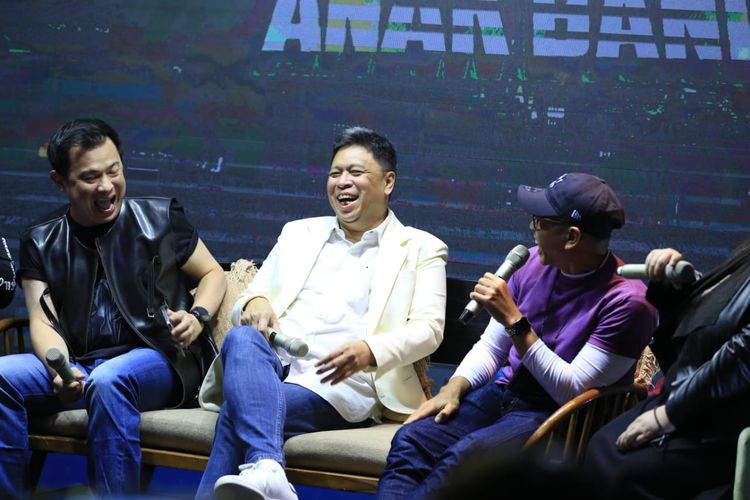 Gumilang Ramadhan selaku Director PT Musica Studios menjanjikan pemenang Generasi Anak Band akan mendapat kontrak selama dua tahun dari label rekamannya.